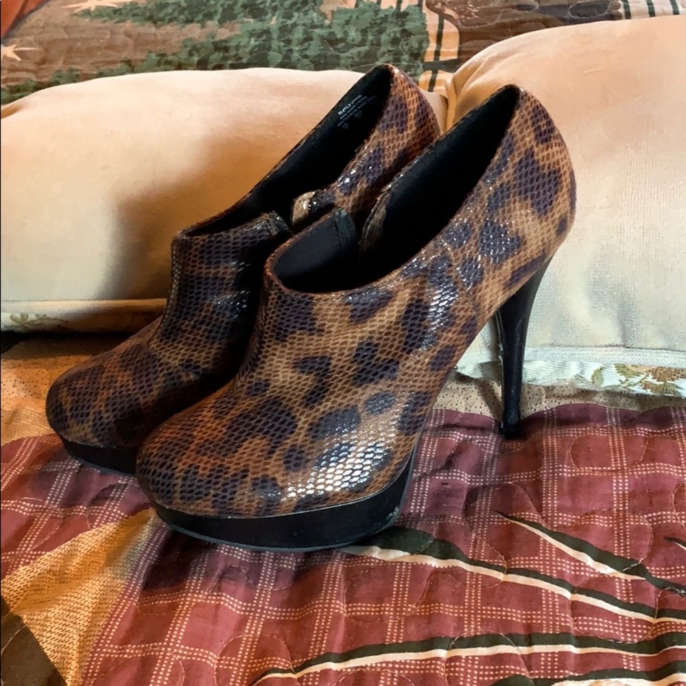 Shoes - Picture 6 of 6